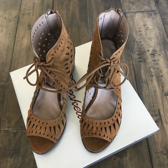 Laser cut out open toe stacked heels - Picture 5 of 5